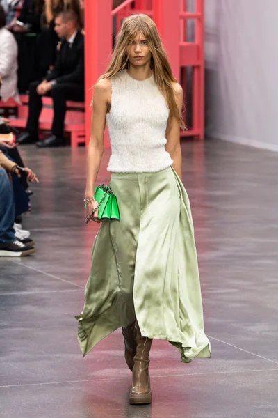 Look 11
